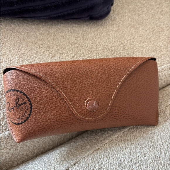 Ray-Ban Gold Frame Sunglasses with Black Lenses - Picture 4 of 4